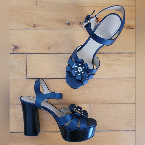 Michael Kors Navy Platform Heels - Picture 1 of 6